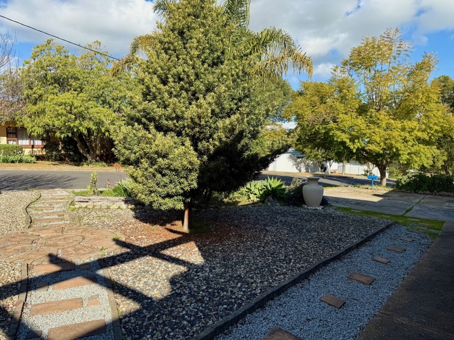 4 Bedroom Property for Sale in Bergzicht Western Cape